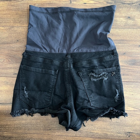 ✨Pink Blush Maternity Jean Shorts Size S - Picture 2 of 4